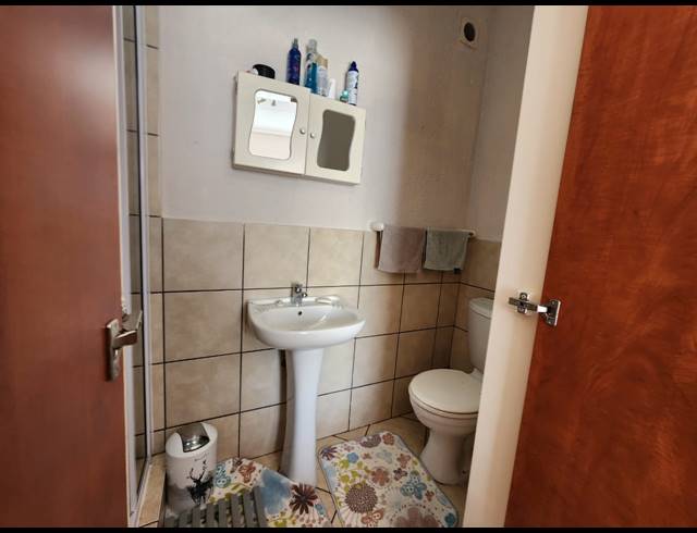 2 BEDROOM APARTMENT FOR SALE IN WATERVAL EAST